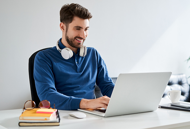 Record video with clearance headphones